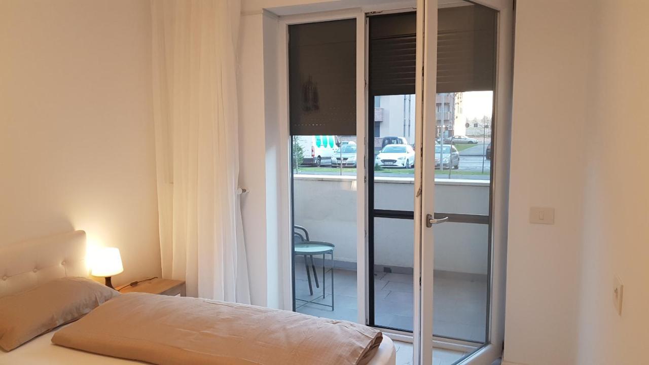 Confort Oradea Bagian luar foto